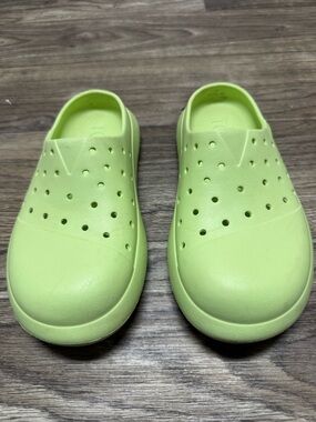 TOMS Lightweight Slip-On Clog - Lime Green